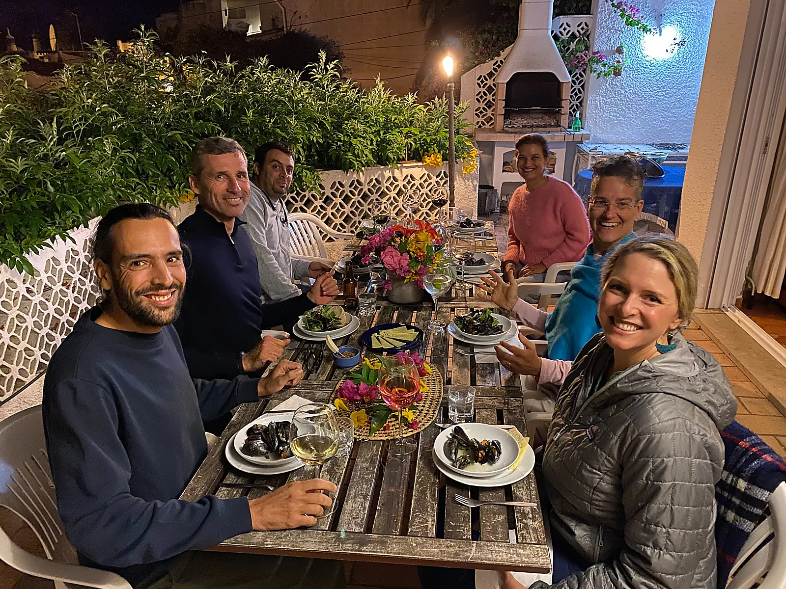 jhola-dinner-3725 Guets enjoying typical Portuguese diner at Jho'La Surf Camp