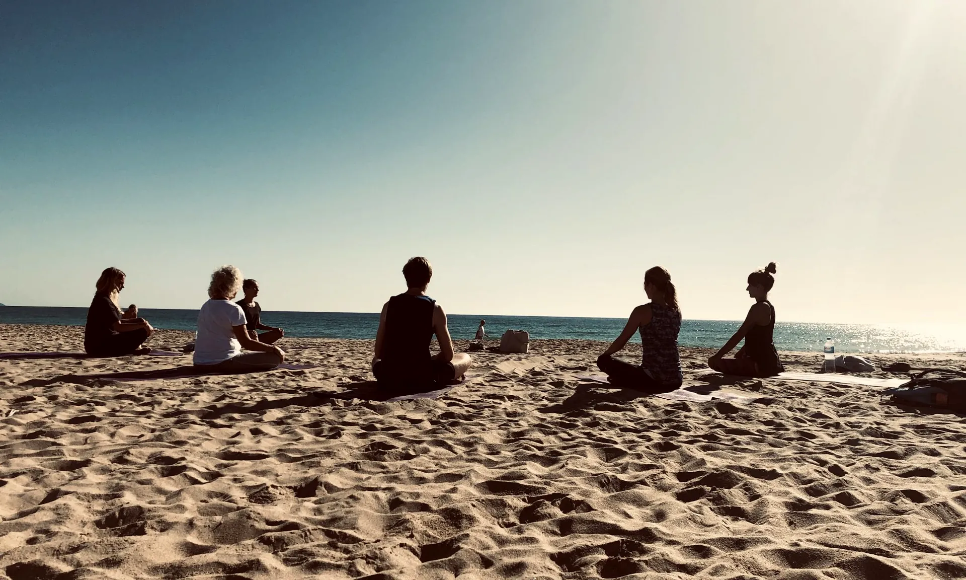 jhola-yoga-hero-1920 Yoga on Praia da Luz beach